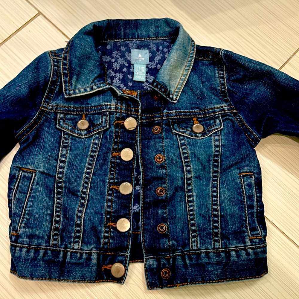 Baby gap denim jacket. Super versatile. Adorable. Like new. Non smoking house.